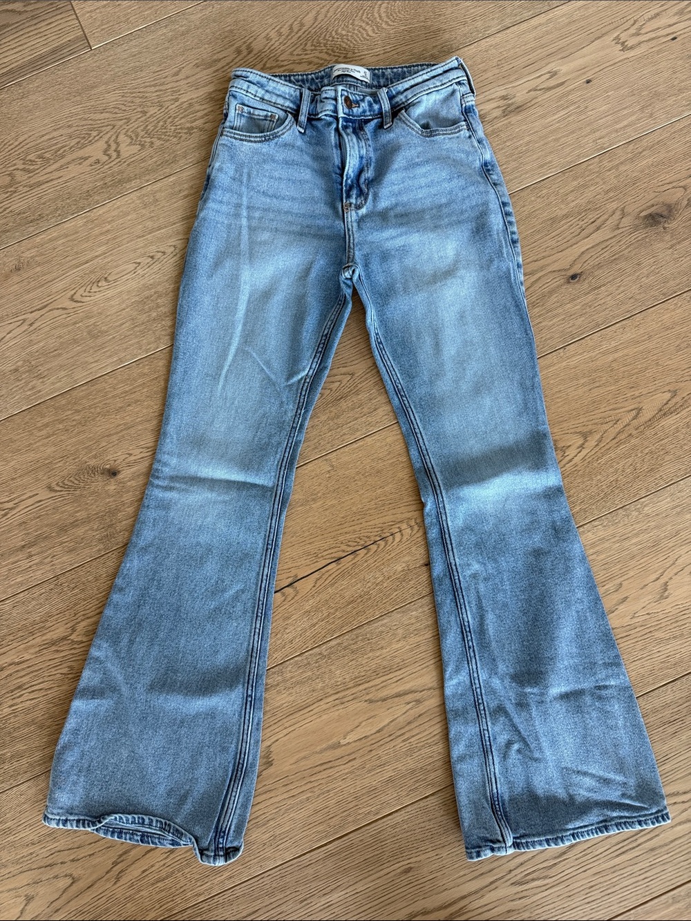 Abercrombie &Fitch Classic High-Rise Flare Jeans - Light Wash Blue size 27/4R